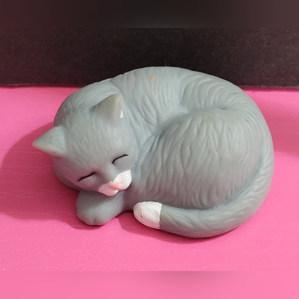 Fisher-Price Loving Family Sleeping Grey Cat (0373)
